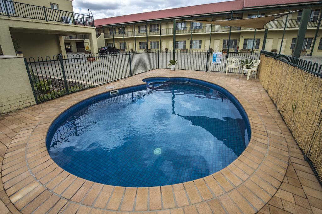 Golden Guitar Motor Inn Tamworth Exterior foto